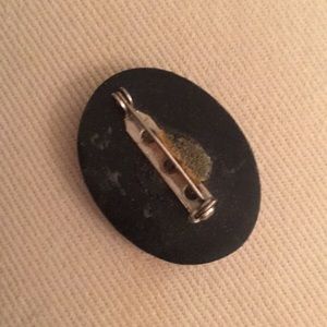 Vintage Jewelry - Vintage black celluloid cameo pin brooch Vintage Jewelry - Vintage black celluloid cameo pin brooch